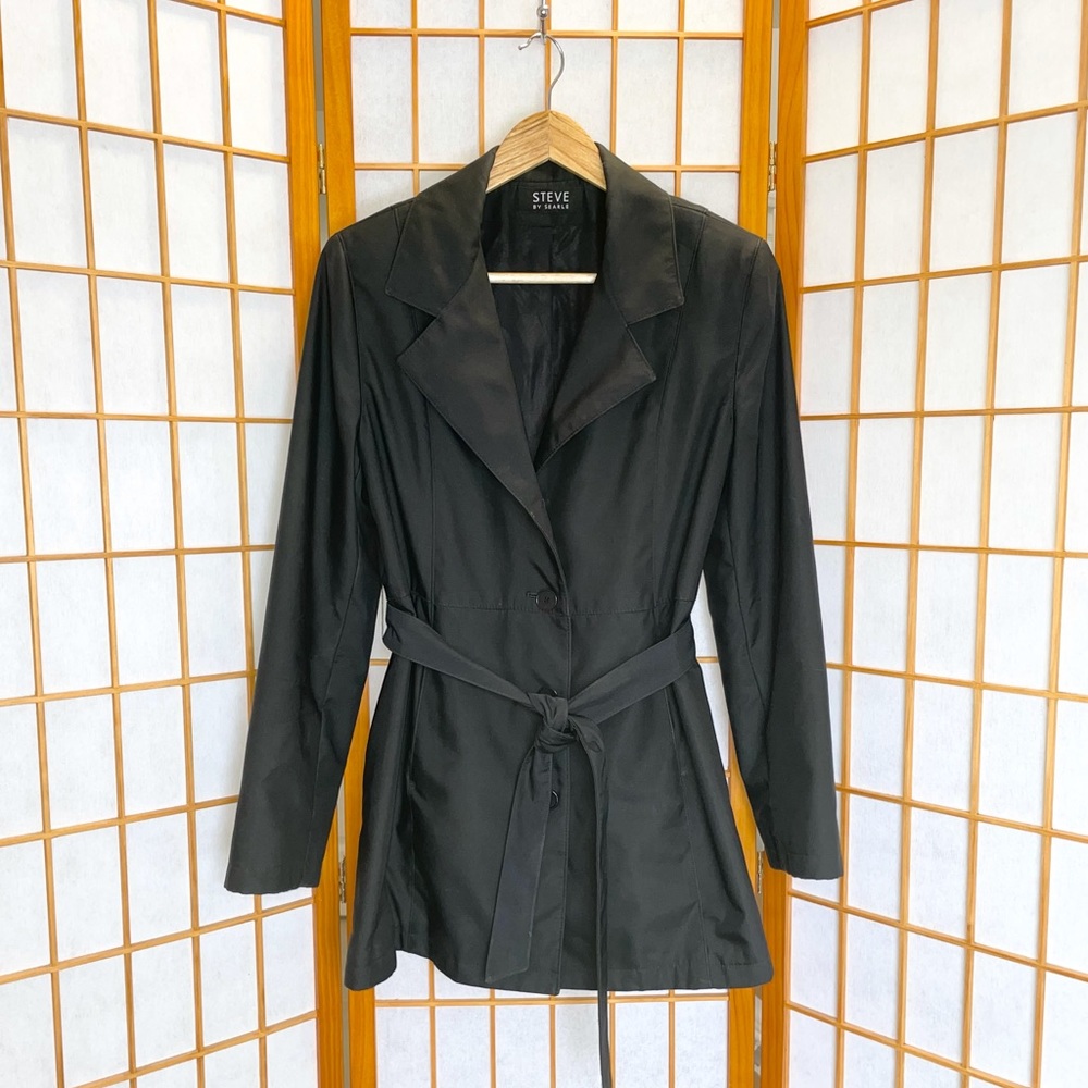 • vintage black sleek belted raincoat •